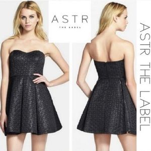 Astr Black Strapless Mini Cocktail Dress